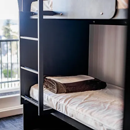 Bunk Surfers Paradise 18-35 Backpacker Hostel (Adults Only)-3